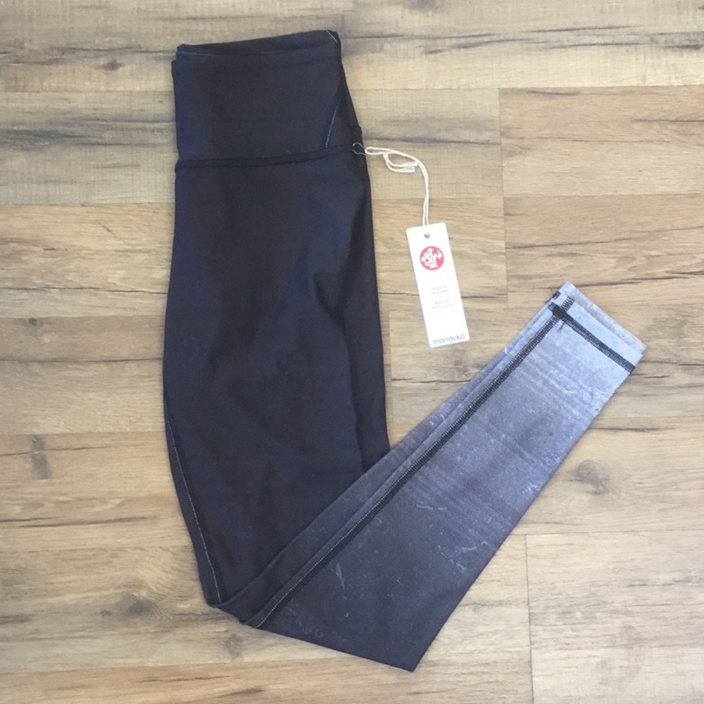 {Manduka} Practice on Leggings